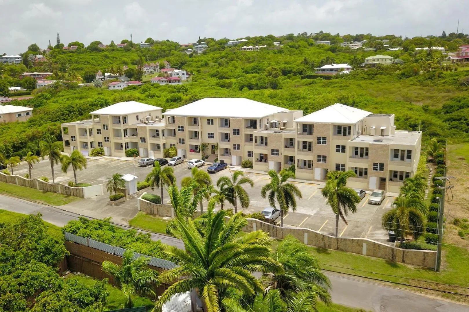 Contacten van Aurela Residences